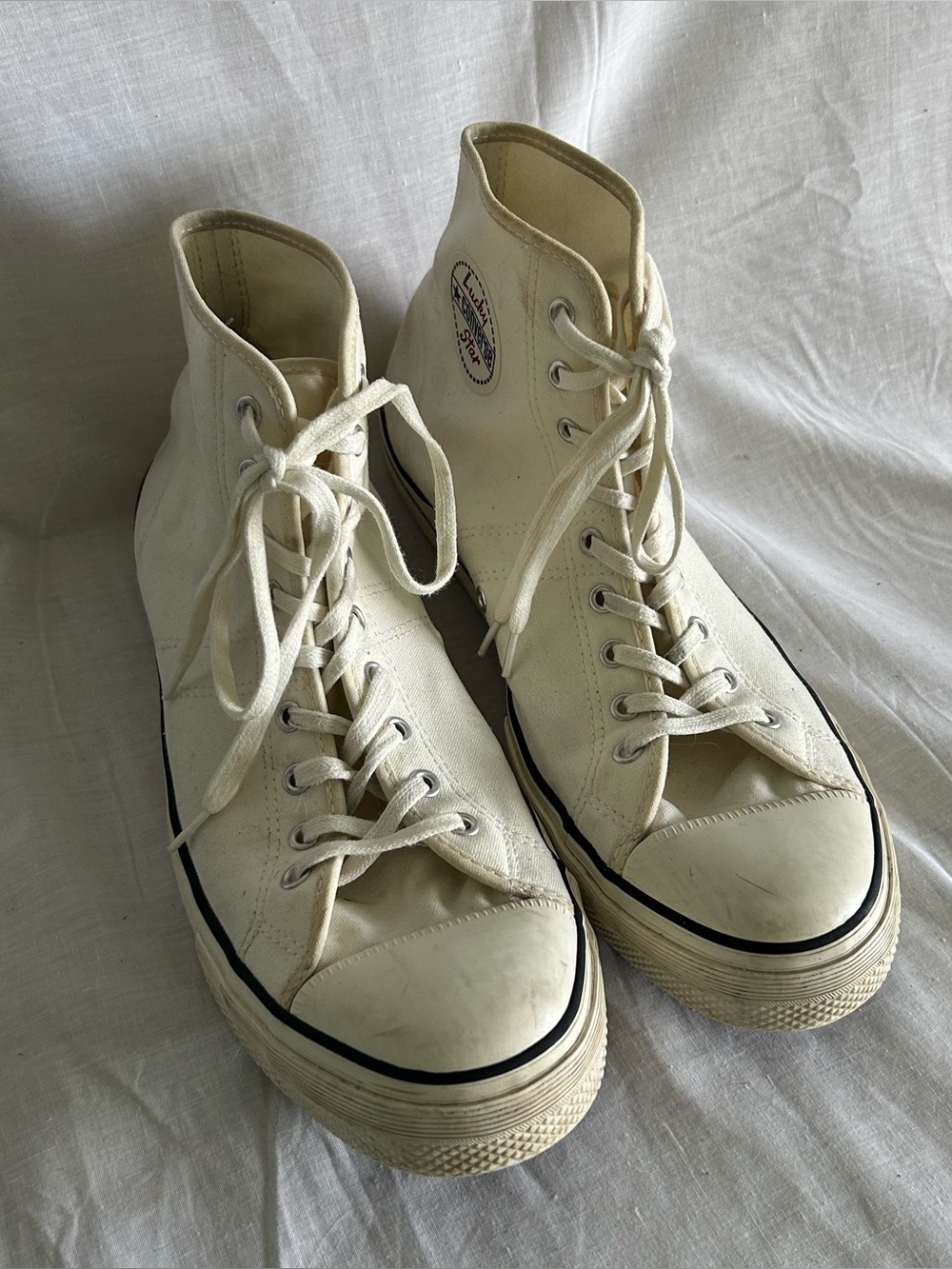Unisex Converse AllStar Chuck Taylor High Tops Sneakers White Size M10/W11.5